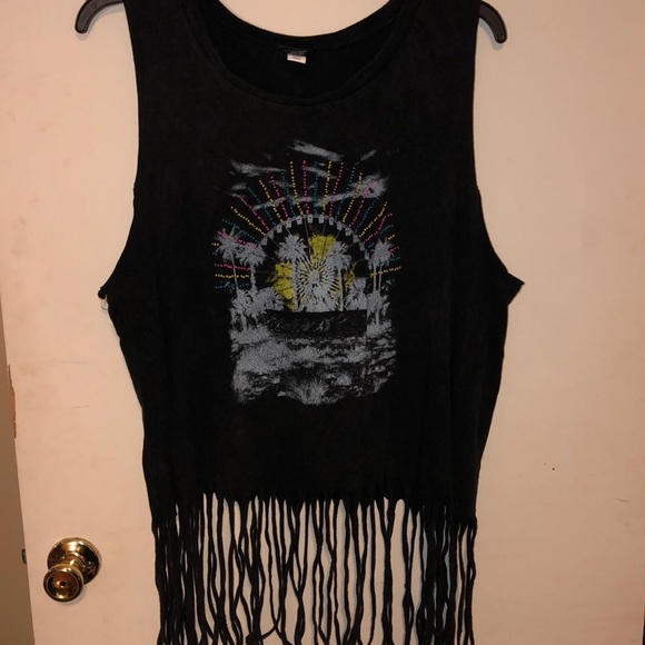 A crop tank - Picture 1 of 1